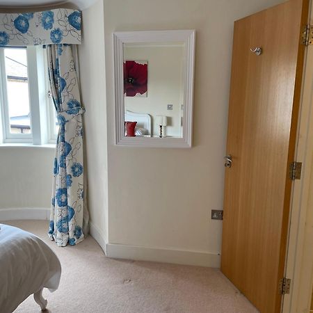 Top Floor En-Suite Double Bedrooms With Great View Of Windsor Castle & Free Parking 외부 사진