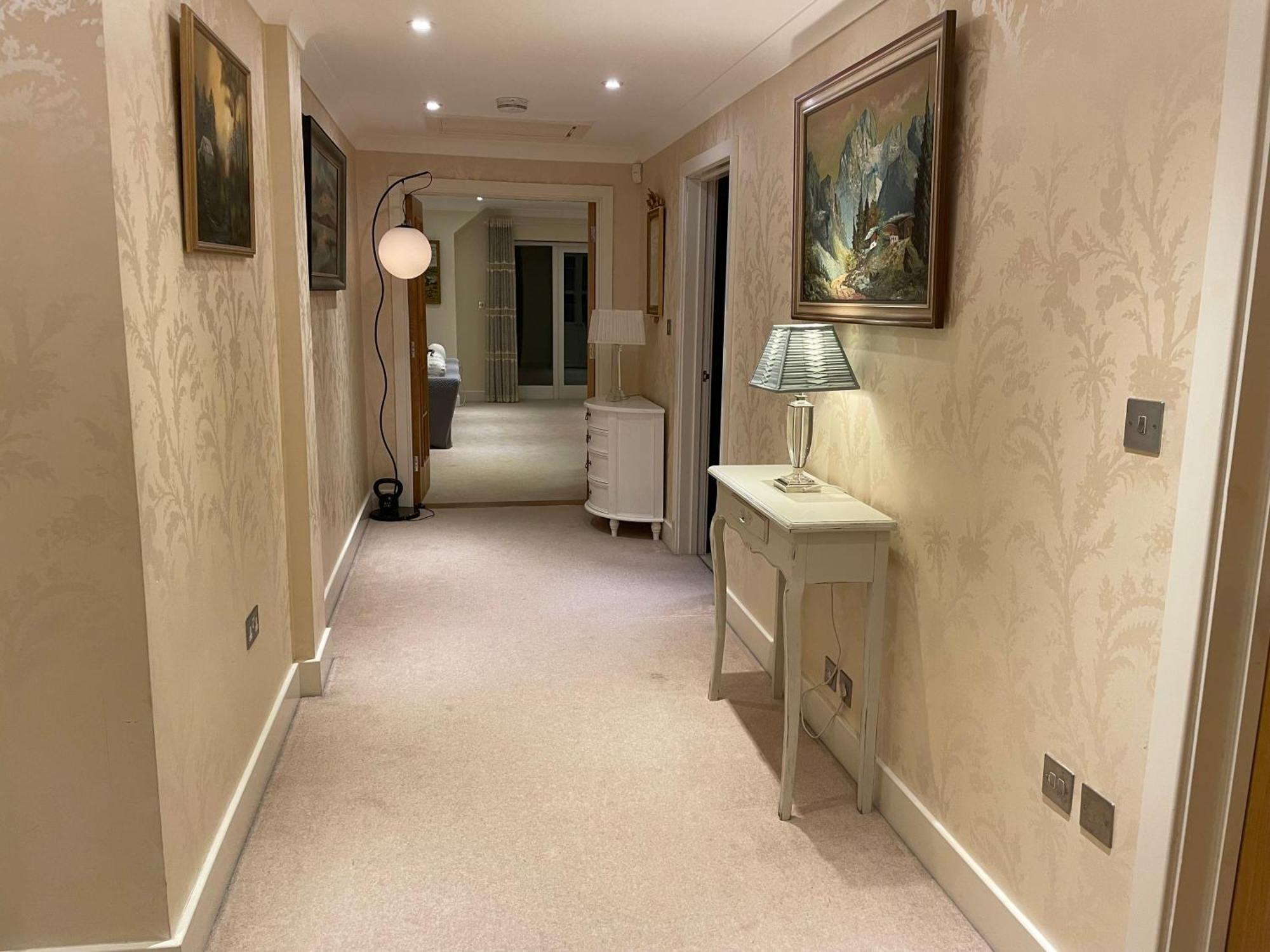 Top Floor En-Suite Double Bedrooms With Great View Of Windsor Castle & Free Parking 외부 사진