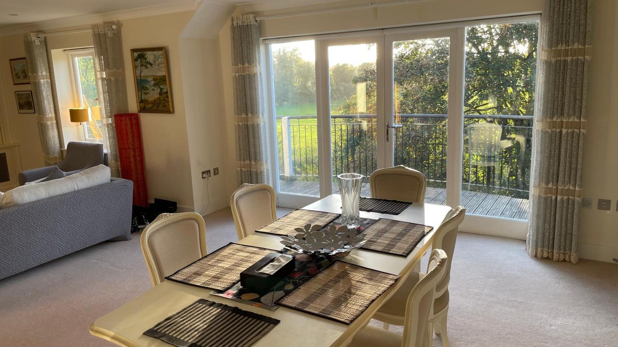 Top Floor En-Suite Double Bedrooms With Great View Of Windsor Castle & Free Parking 외부 사진