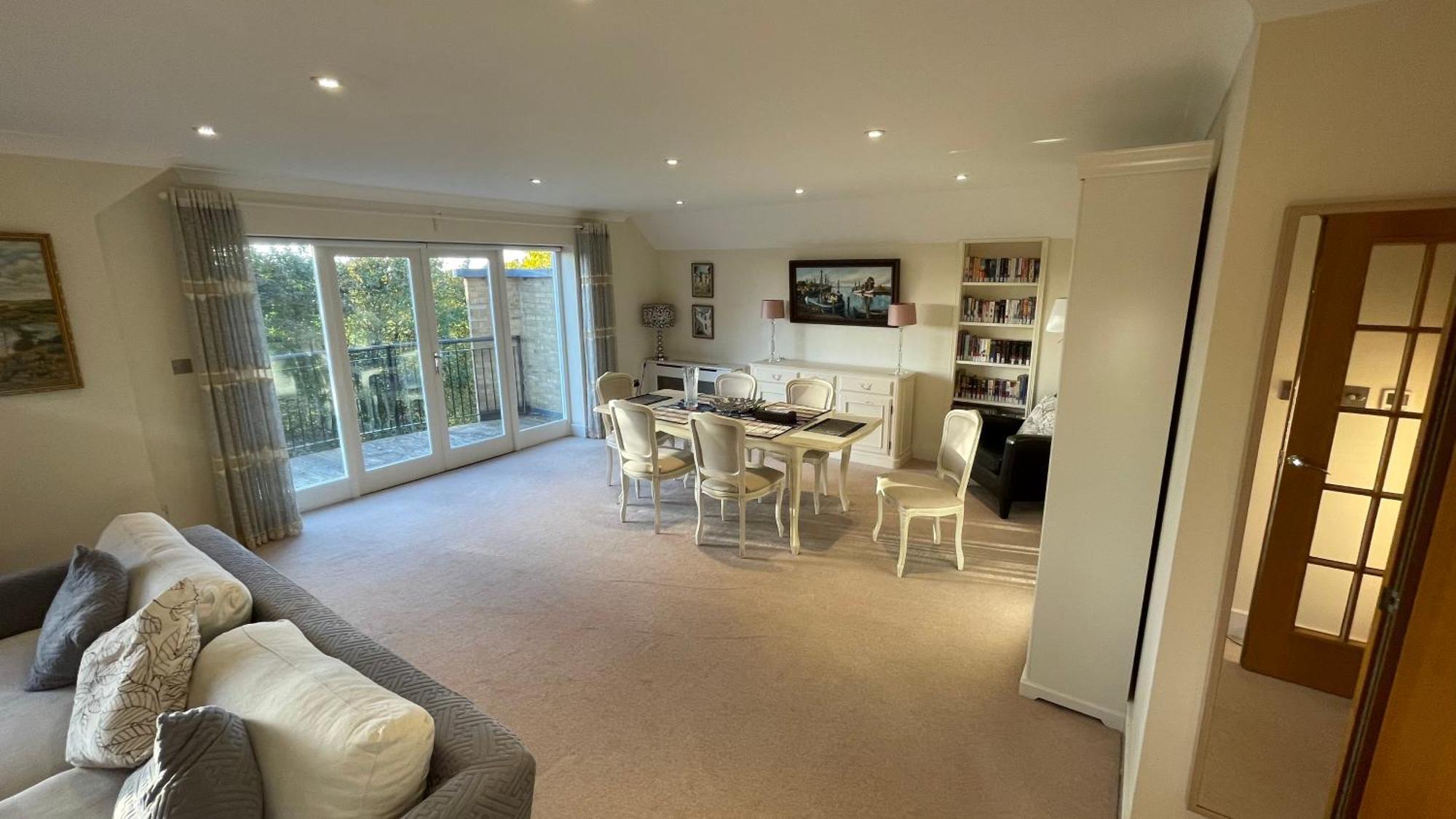 Top Floor En-Suite Double Bedrooms With Great View Of Windsor Castle & Free Parking 외부 사진