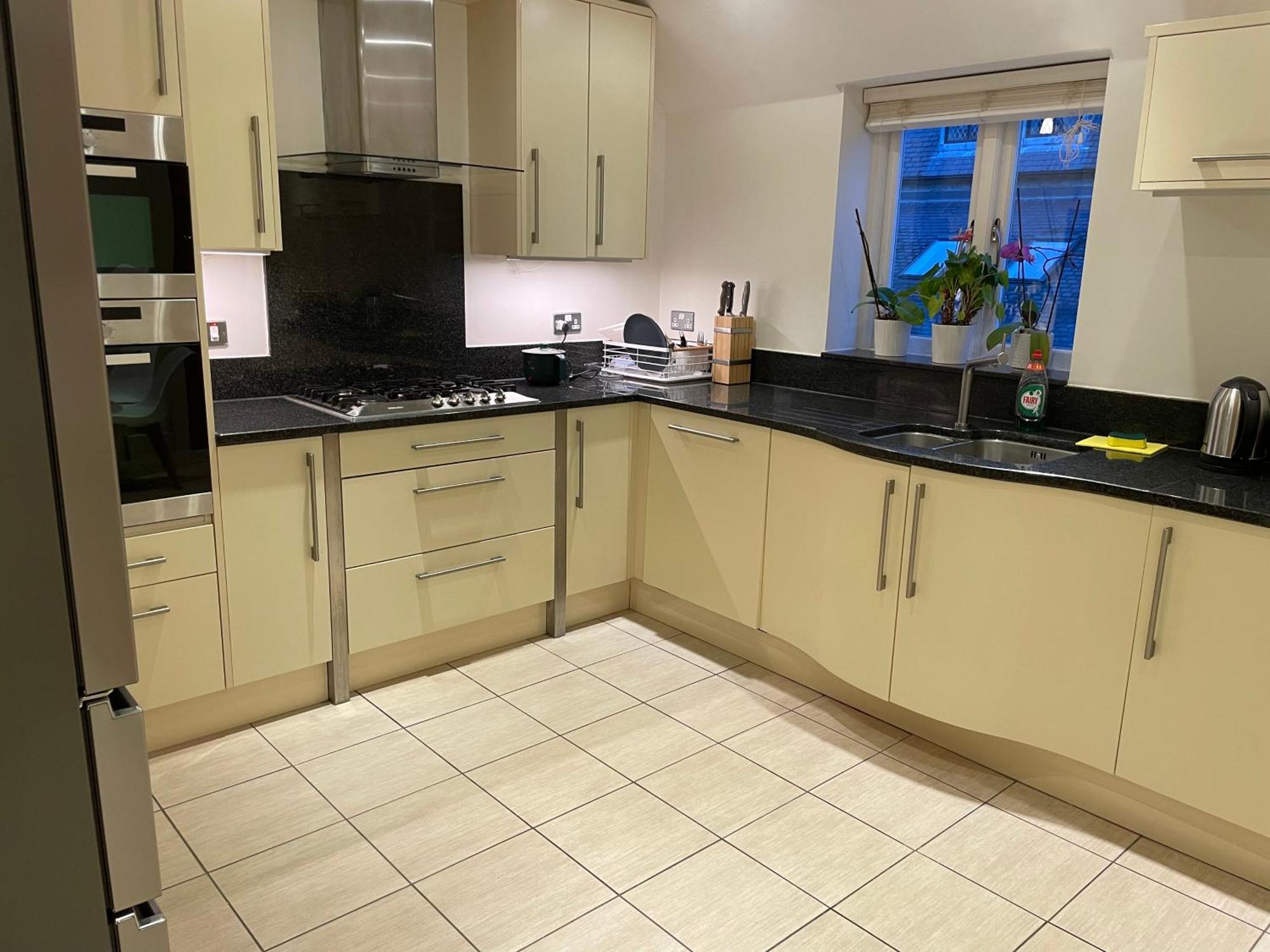 Top Floor En-Suite Double Bedrooms With Great View Of Windsor Castle & Free Parking 외부 사진