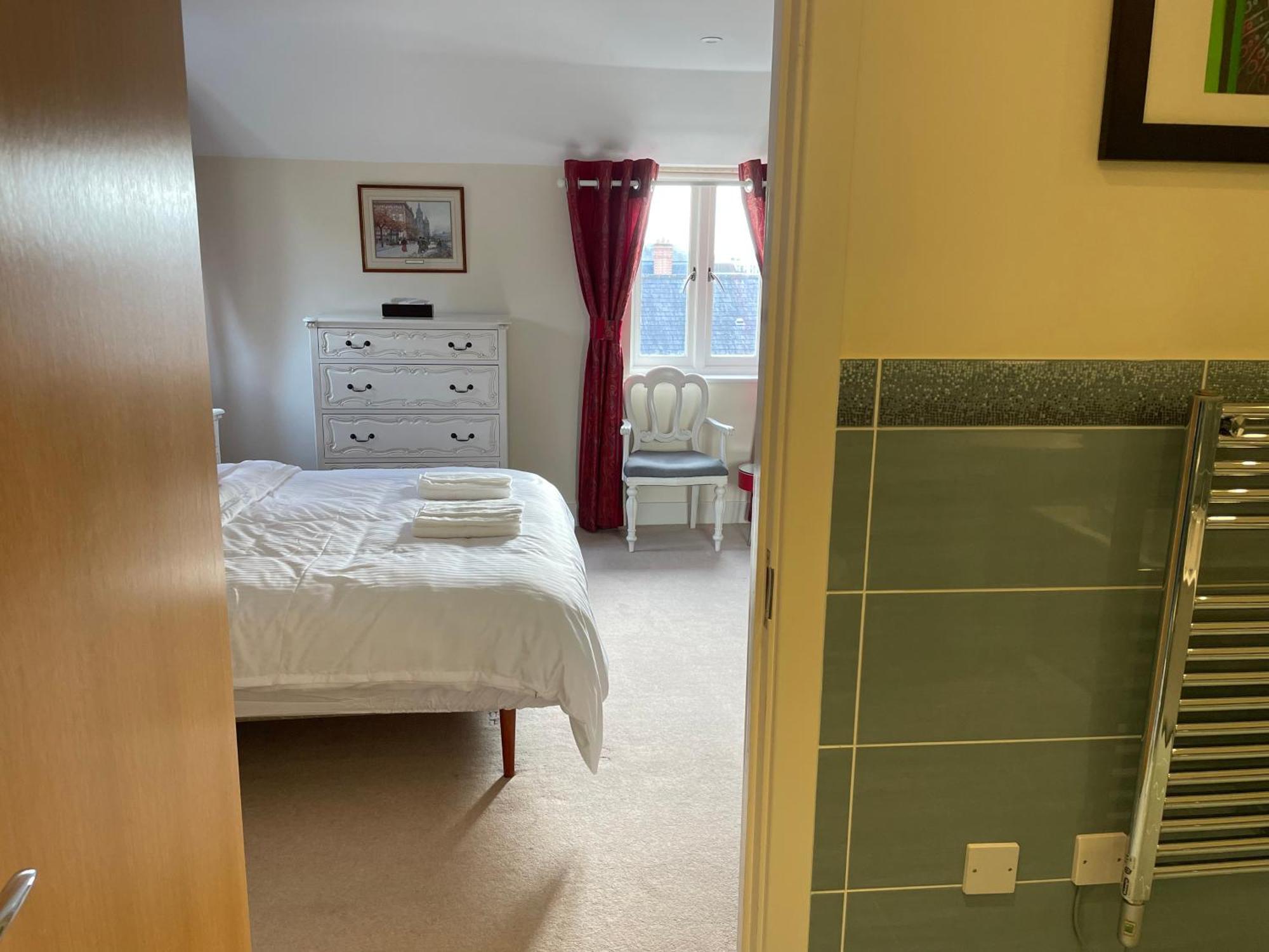 Top Floor En-Suite Double Bedrooms With Great View Of Windsor Castle & Free Parking 외부 사진