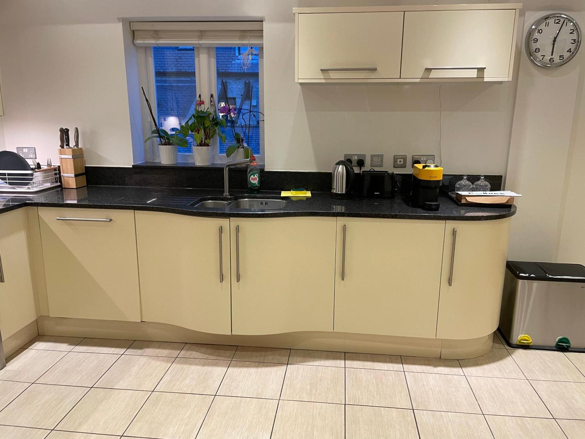 Top Floor En-Suite Double Bedrooms With Great View Of Windsor Castle & Free Parking 외부 사진