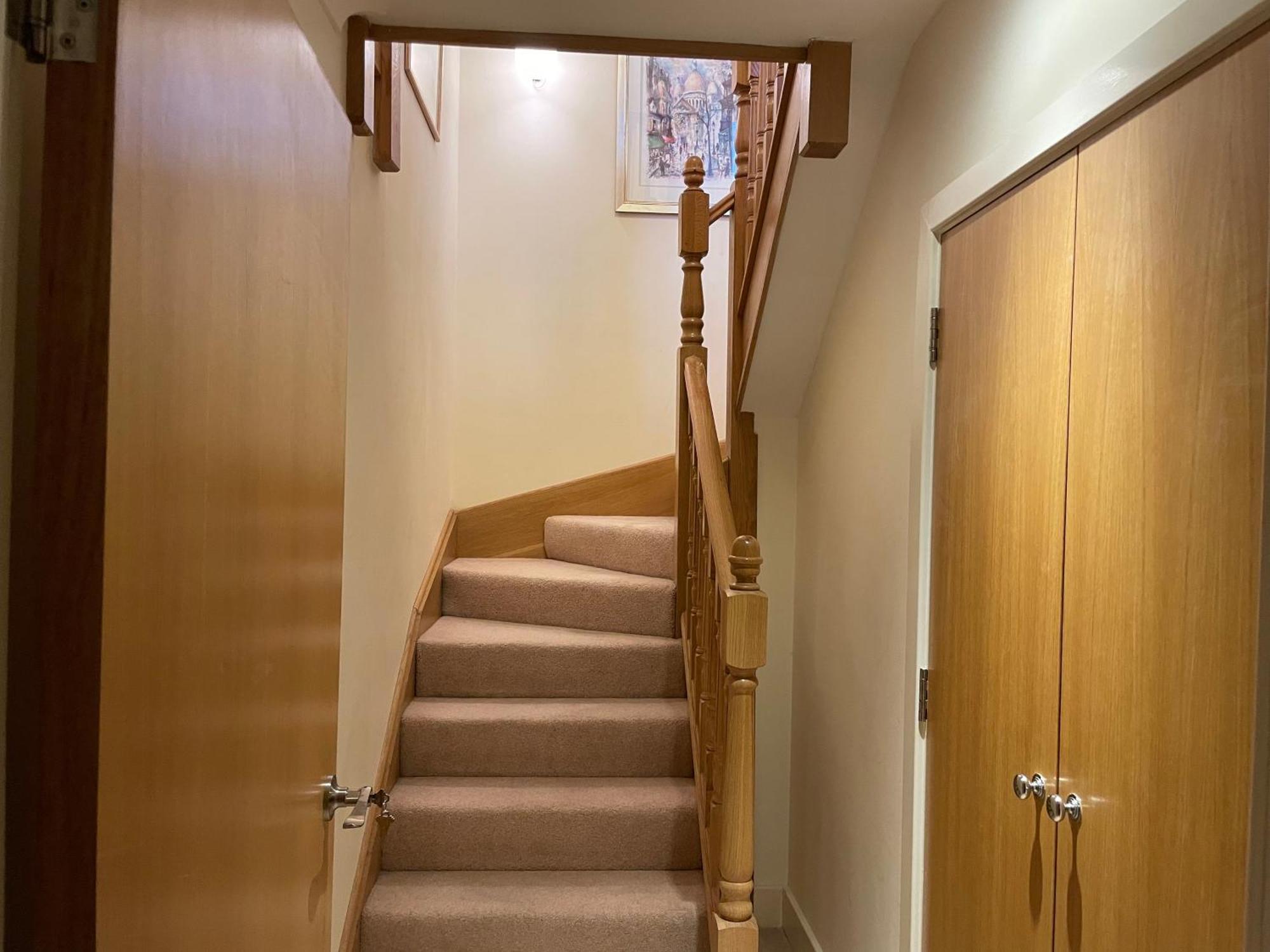 Top Floor En-Suite Double Bedrooms With Great View Of Windsor Castle & Free Parking 외부 사진