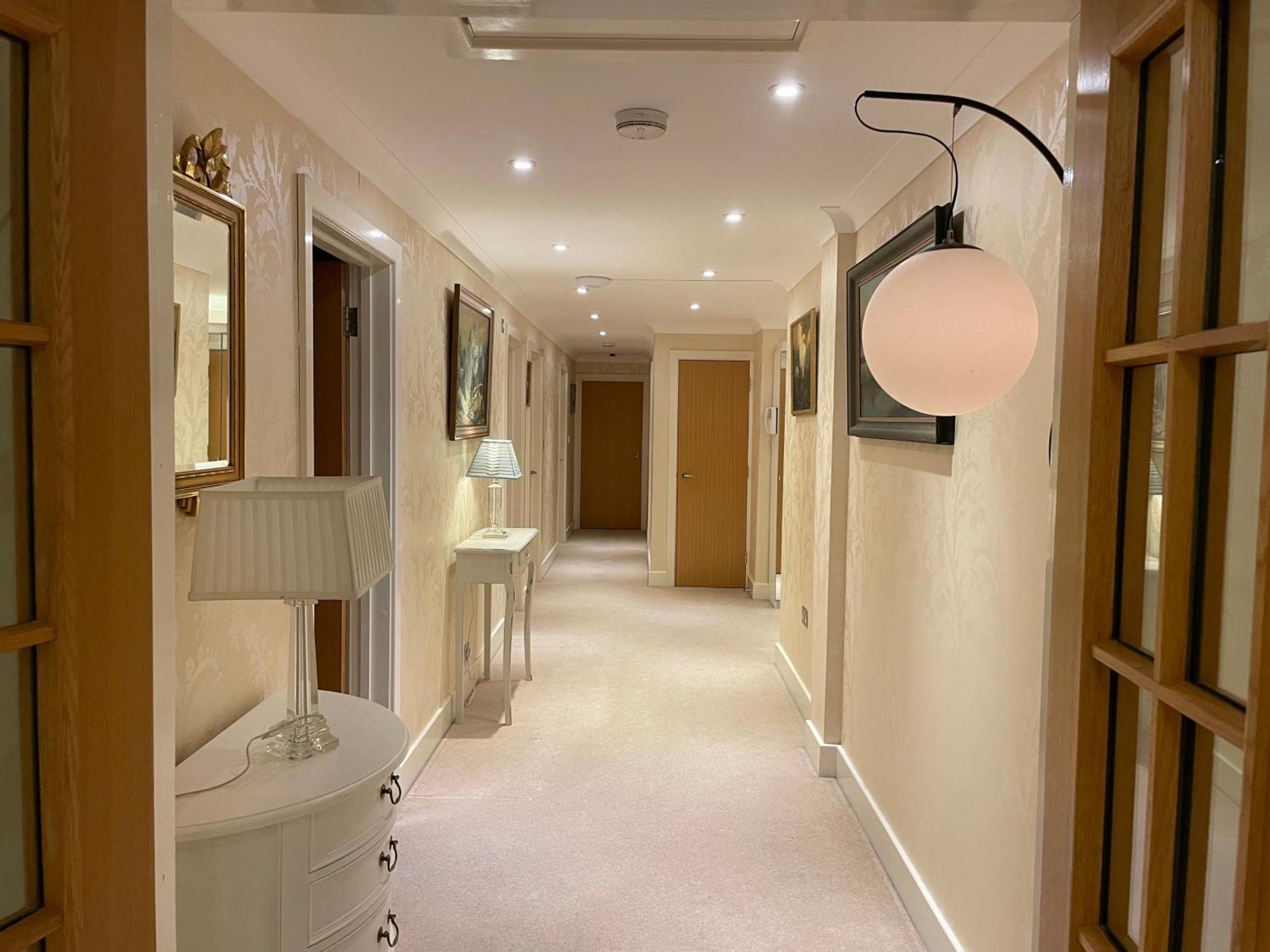Top Floor En-Suite Double Bedrooms With Great View Of Windsor Castle & Free Parking 외부 사진