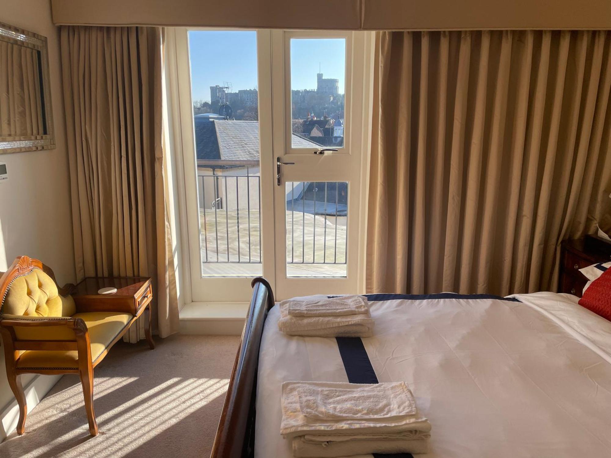 Top Floor En-Suite Double Bedrooms With Great View Of Windsor Castle & Free Parking 외부 사진