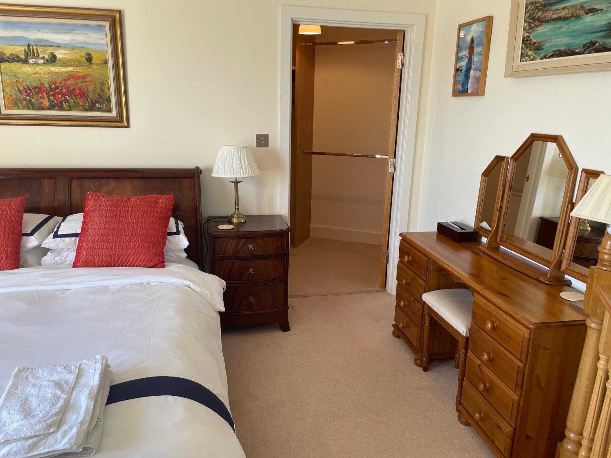 Top Floor En-Suite Double Bedrooms With Great View Of Windsor Castle & Free Parking 외부 사진