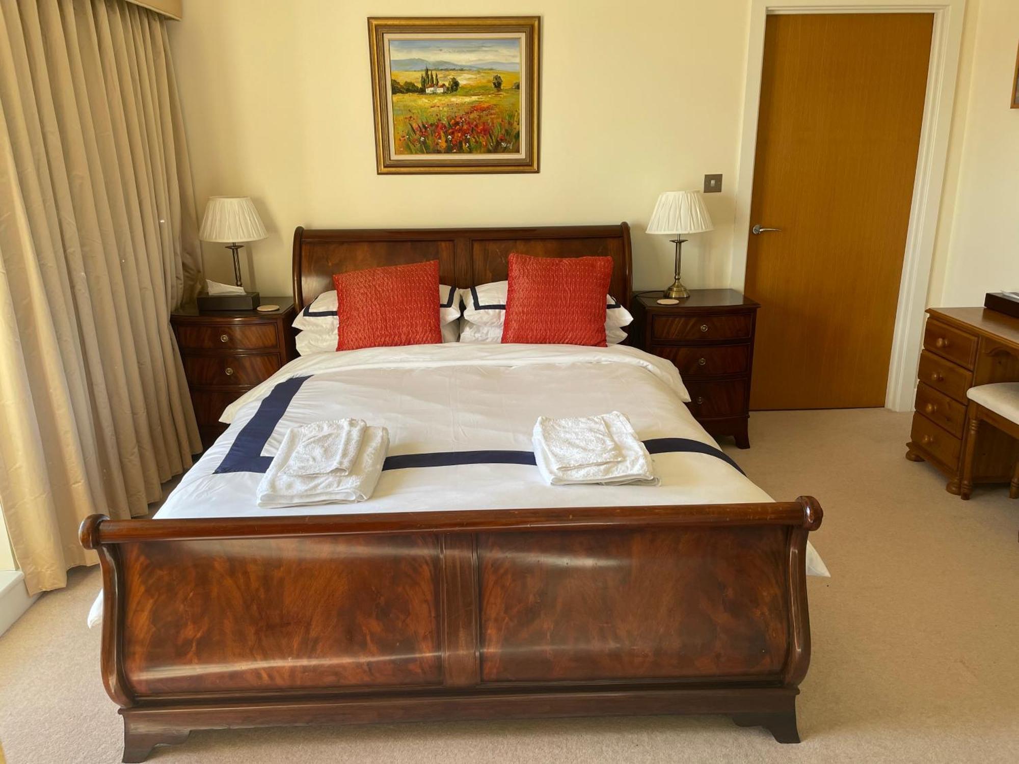 Top Floor En-Suite Double Bedrooms With Great View Of Windsor Castle & Free Parking 외부 사진