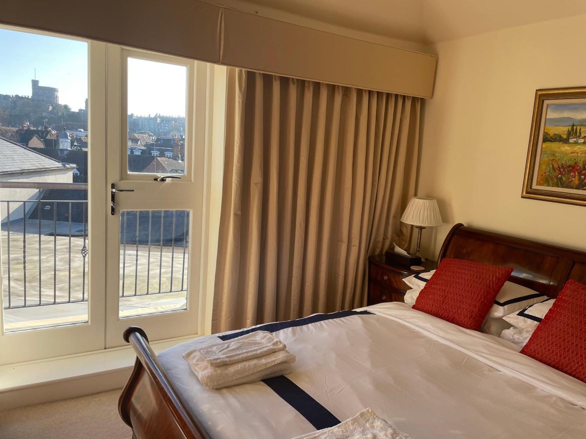 Top Floor En-Suite Double Bedrooms With Great View Of Windsor Castle & Free Parking 외부 사진
