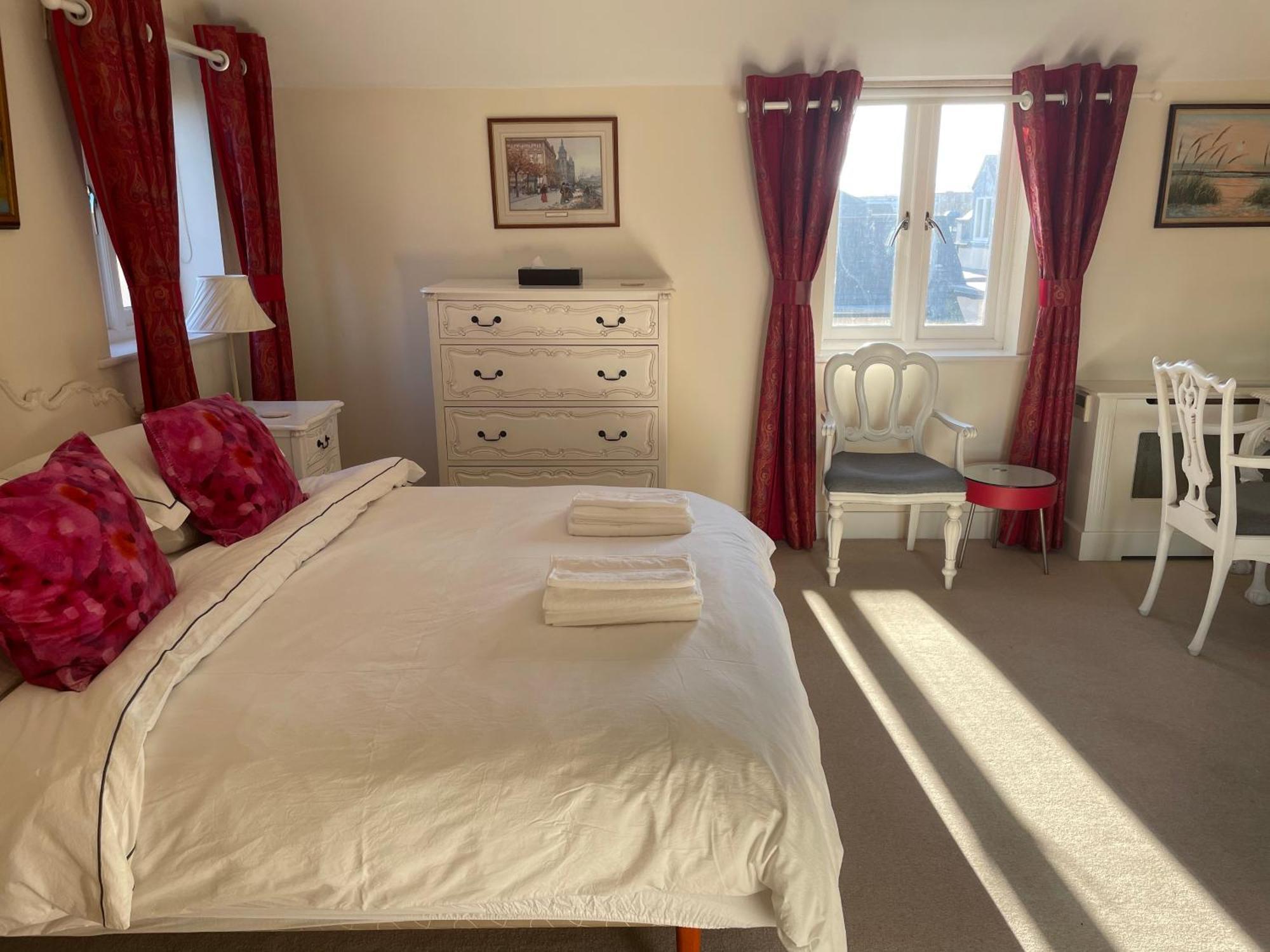 Top Floor En-Suite Double Bedrooms With Great View Of Windsor Castle & Free Parking 외부 사진