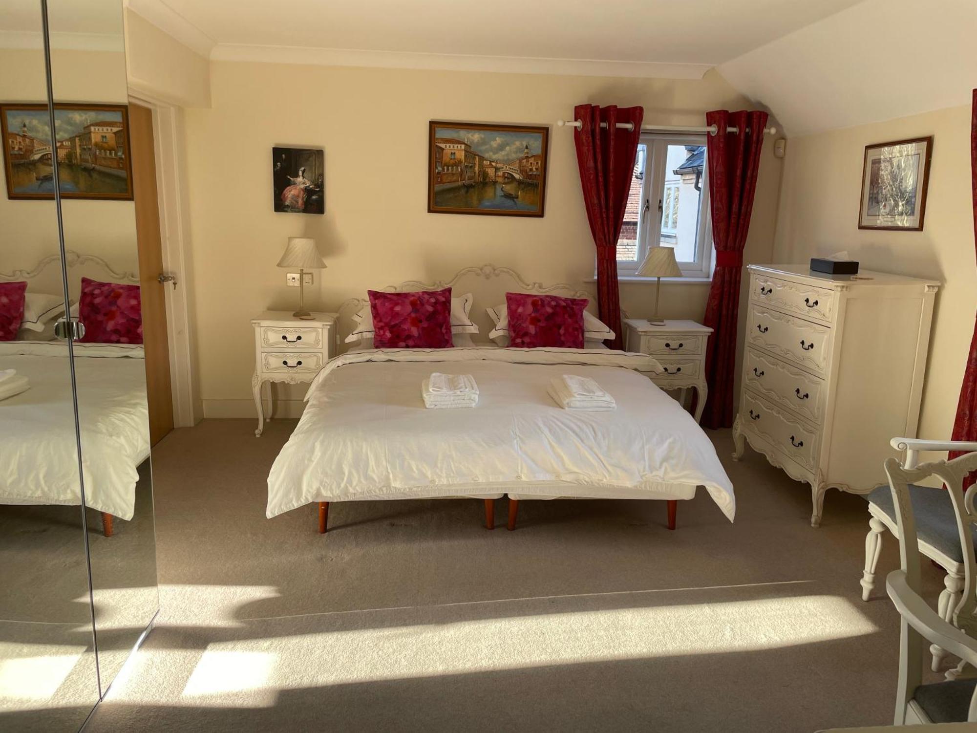 Top Floor En-Suite Double Bedrooms With Great View Of Windsor Castle & Free Parking 외부 사진
