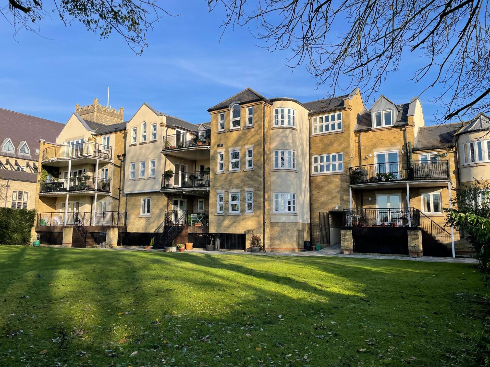 Top Floor En-Suite Double Bedrooms With Great View Of Windsor Castle & Free Parking 외부 사진