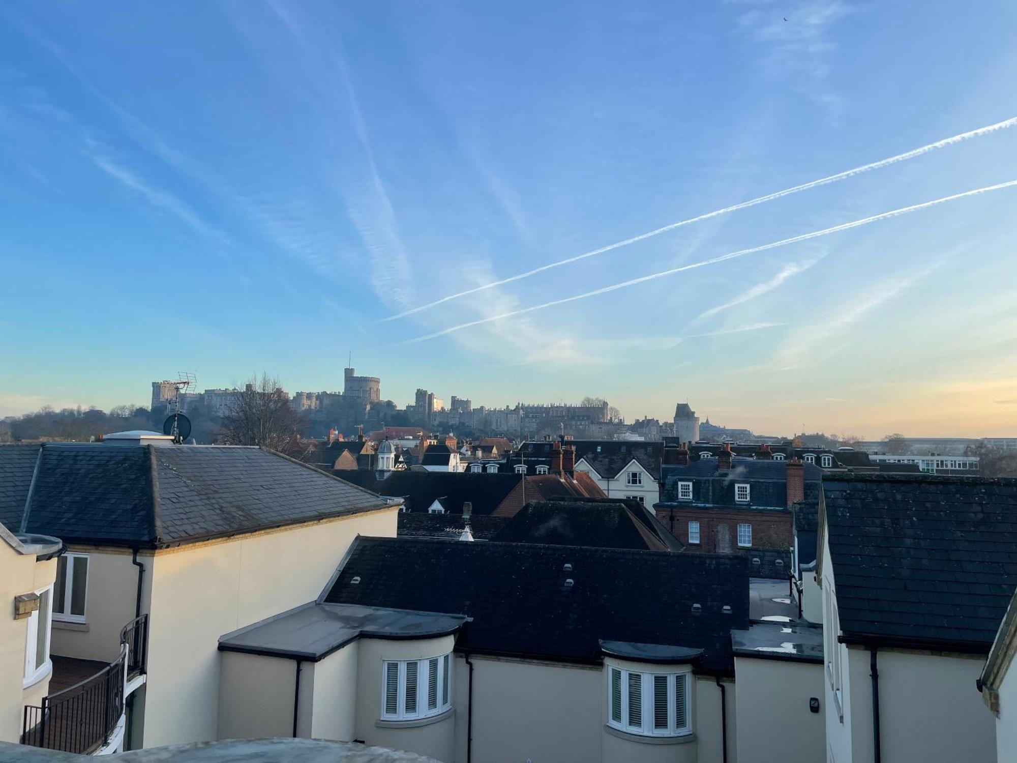 Top Floor En-Suite Double Bedrooms With Great View Of Windsor Castle & Free Parking 외부 사진