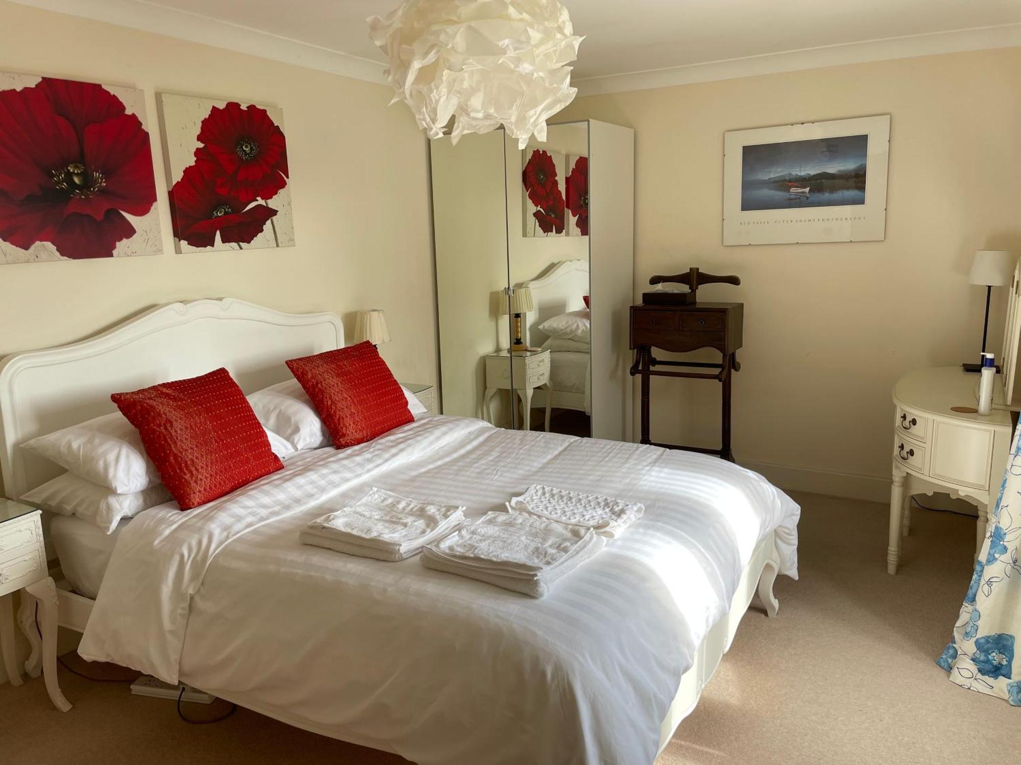 Top Floor En-Suite Double Bedrooms With Great View Of Windsor Castle & Free Parking 외부 사진