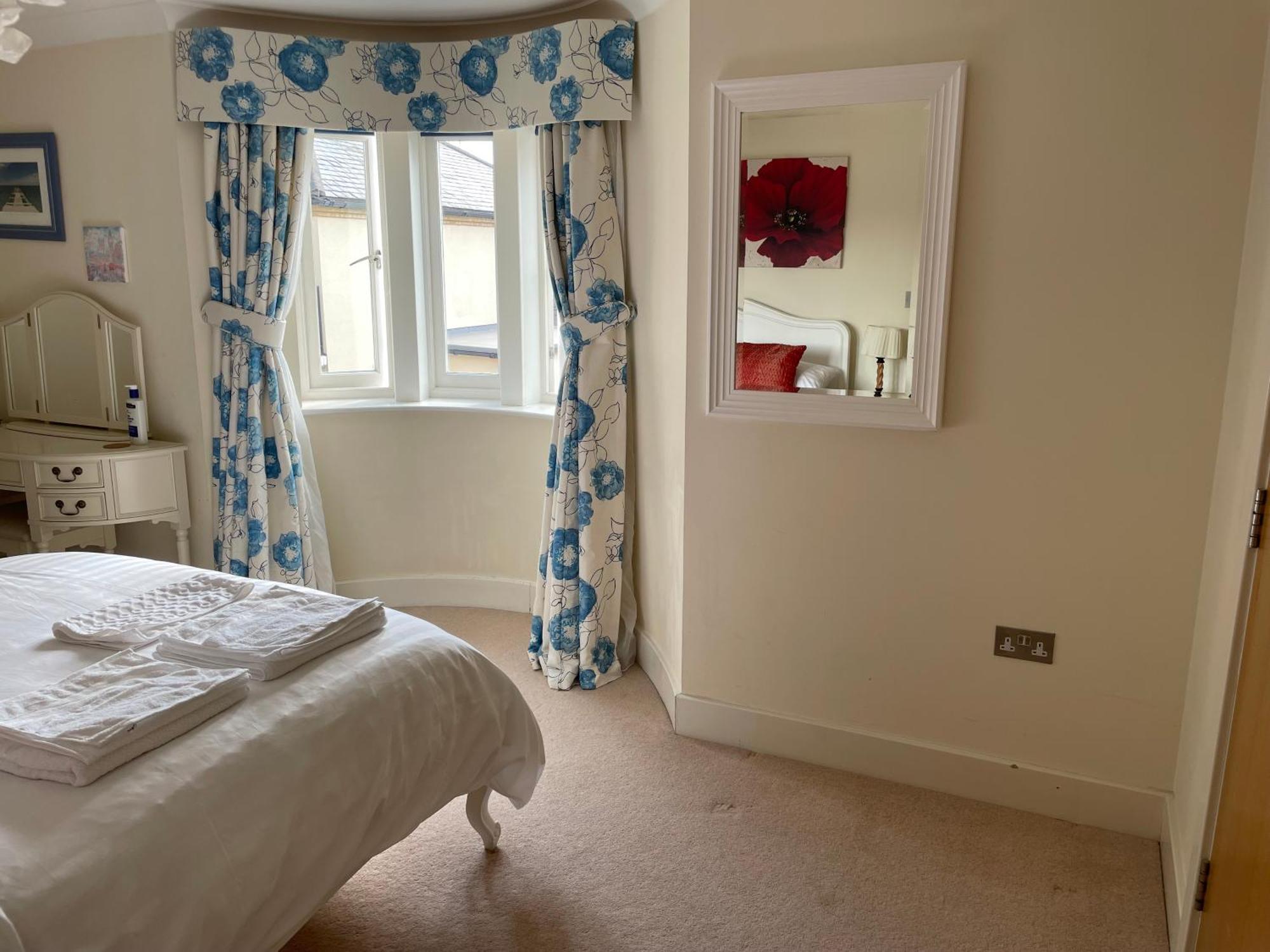 Top Floor En-Suite Double Bedrooms With Great View Of Windsor Castle & Free Parking 외부 사진