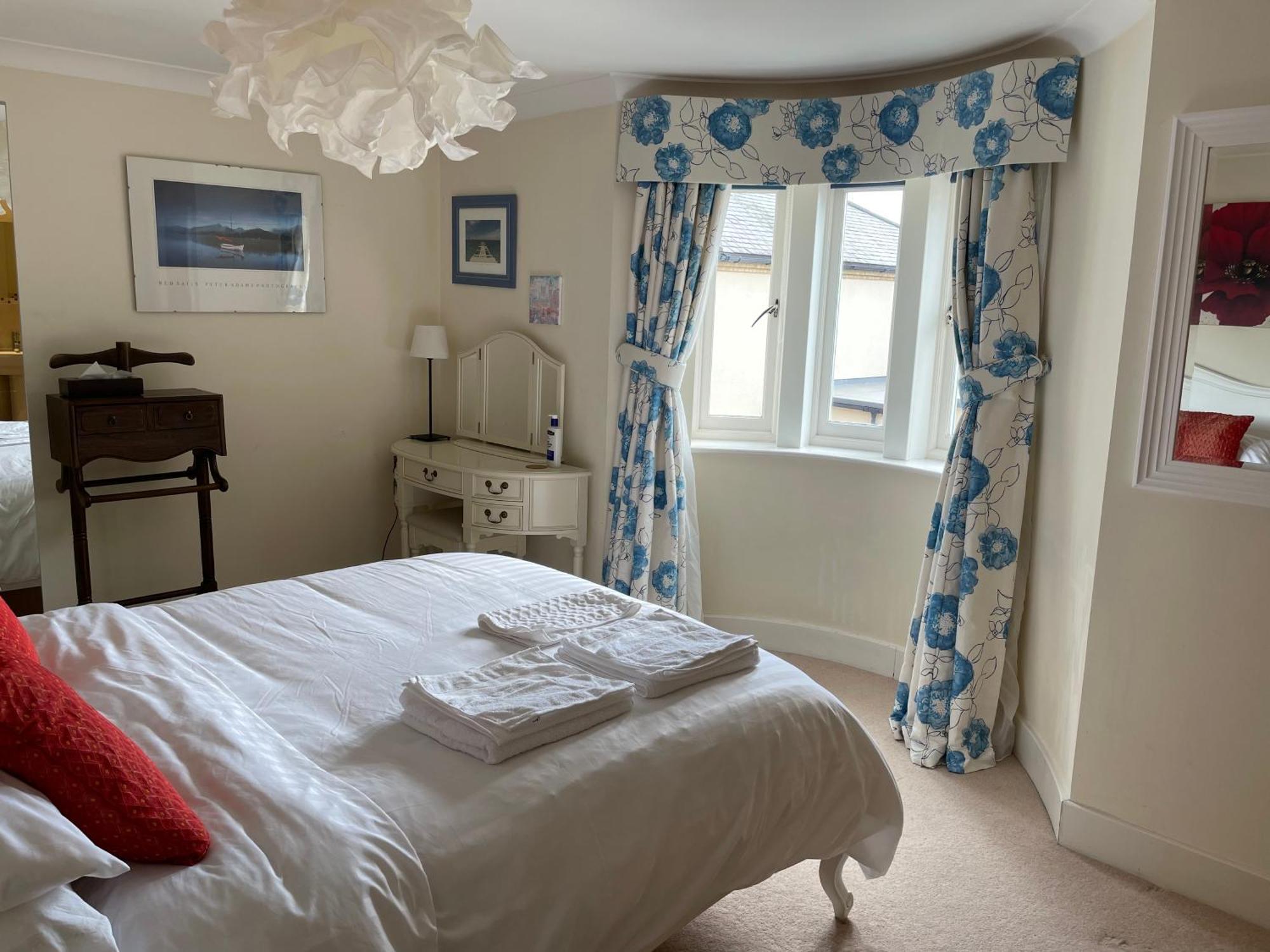 Top Floor En-Suite Double Bedrooms With Great View Of Windsor Castle & Free Parking 외부 사진