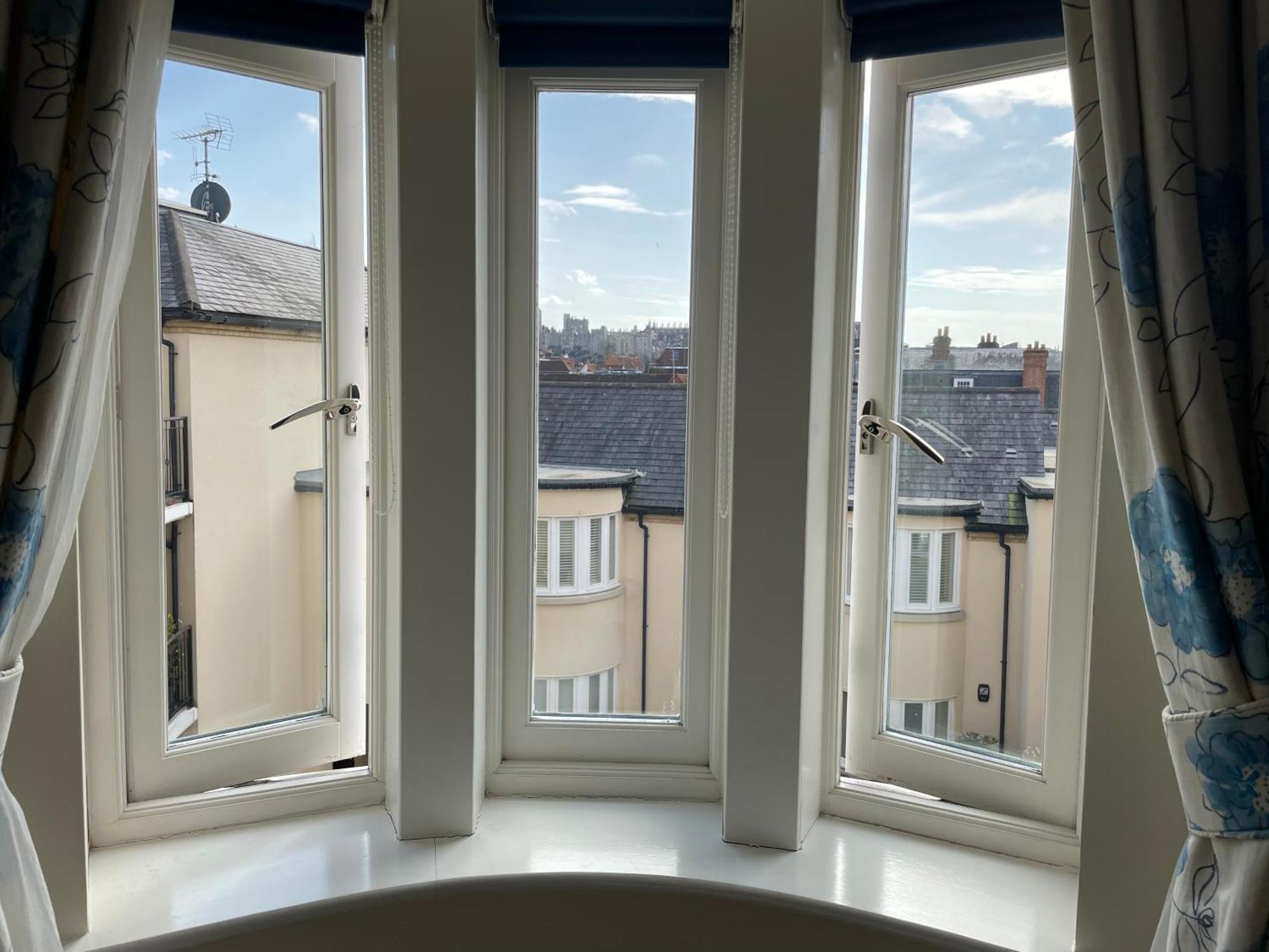 Top Floor En-Suite Double Bedrooms With Great View Of Windsor Castle & Free Parking 외부 사진