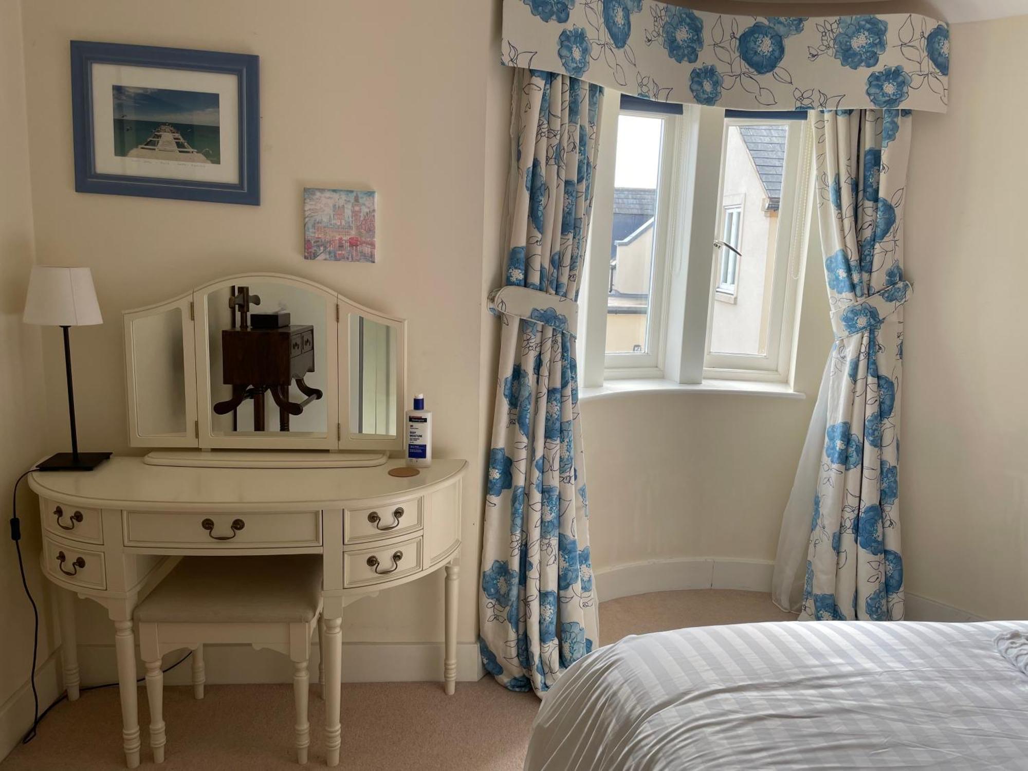 Top Floor En-Suite Double Bedrooms With Great View Of Windsor Castle & Free Parking 외부 사진