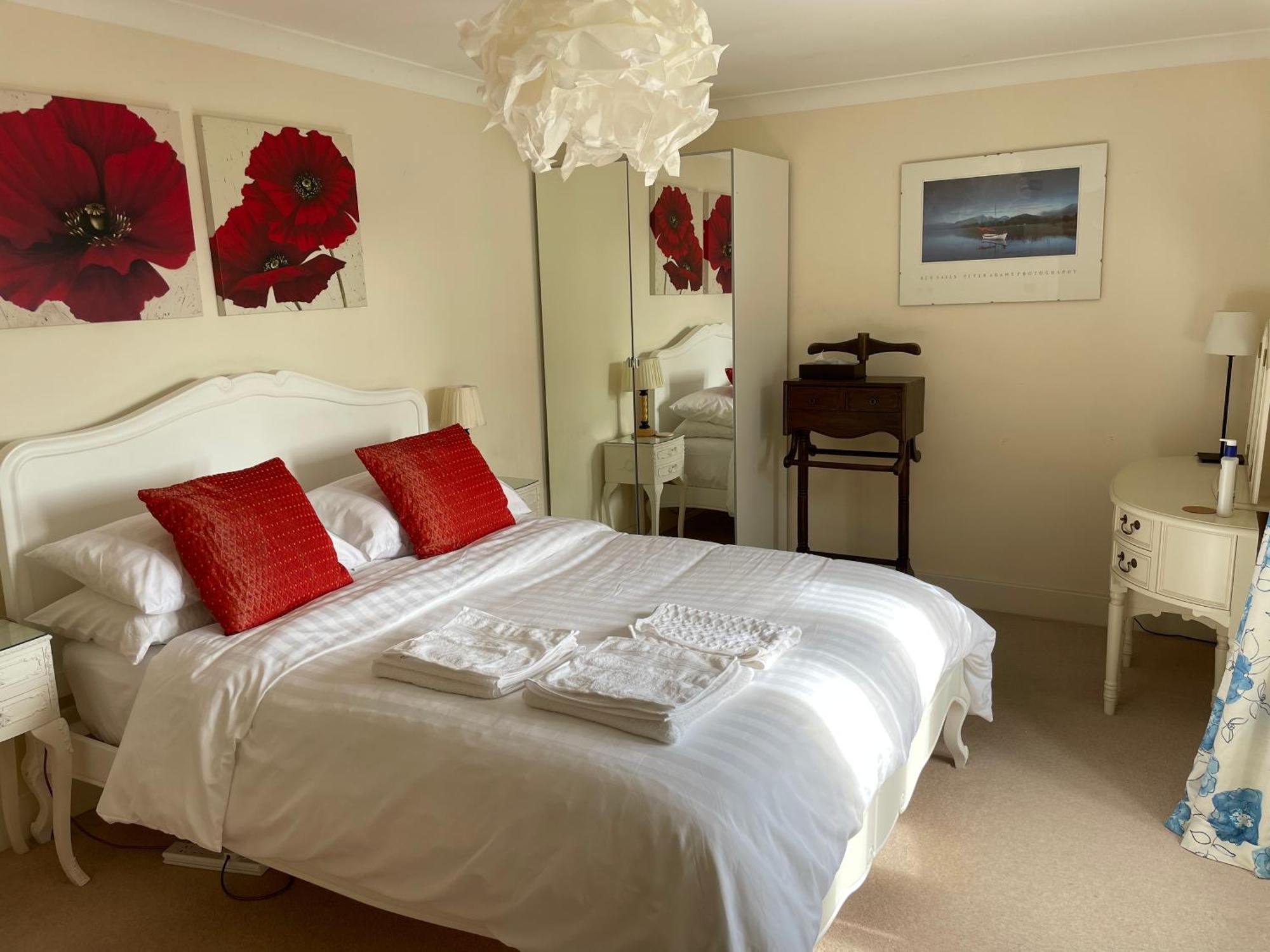 Top Floor En-Suite Double Bedrooms With Great View Of Windsor Castle & Free Parking 외부 사진