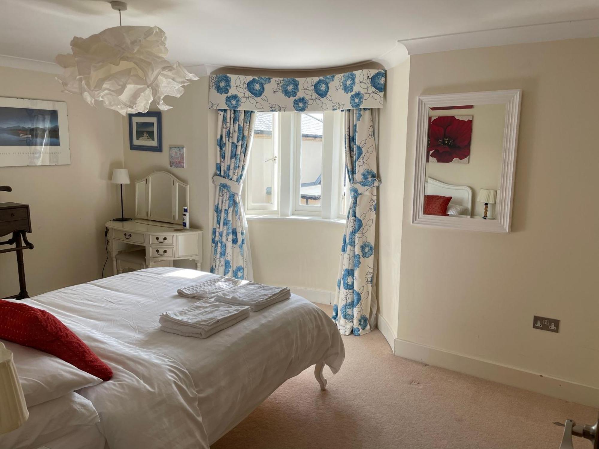 Top Floor En-Suite Double Bedrooms With Great View Of Windsor Castle & Free Parking 외부 사진